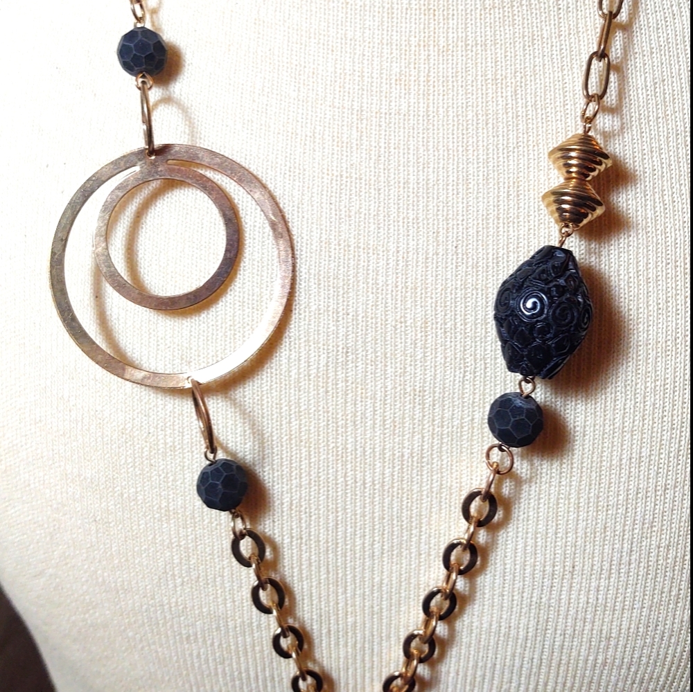 Abstract Necklace - Picture 2 of 5